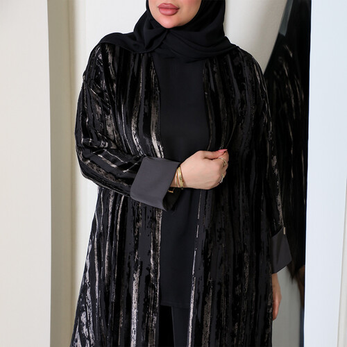 عبايه نص كلوش مخمل مموج