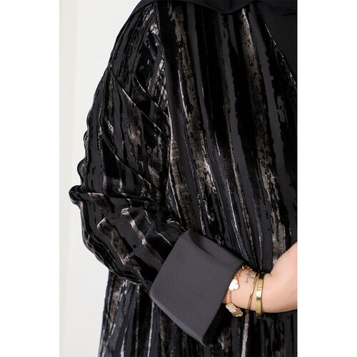 عبايه نص كلوش مخمل مموج