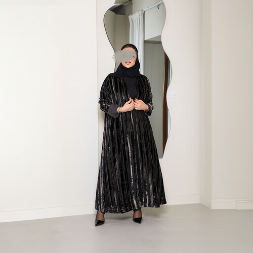 عبايه نص كلوش مخمل مموج