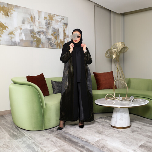 عبايه مخمل + كوبا + جكار -اللون زيتي