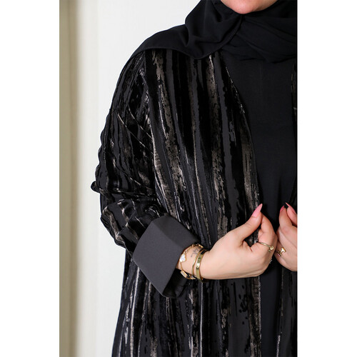 عبايه نص كلوش مخمل مموج