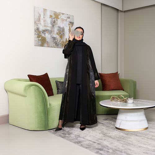 عبايه مخمل + كوبا + جكار -اللون زيتي