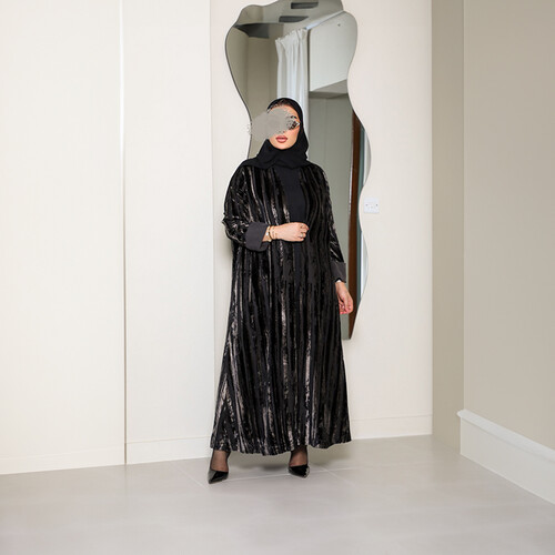 عبايه نص كلوش مخمل مموج