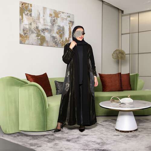 عبايه مخمل + كوبا + جكار -اللون زيتي