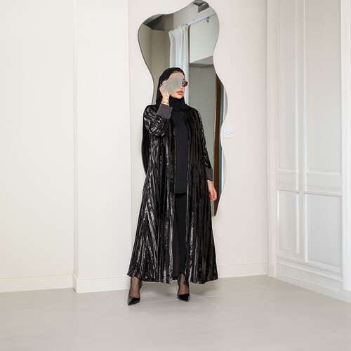 عبايه نص كلوش مخمل مموج