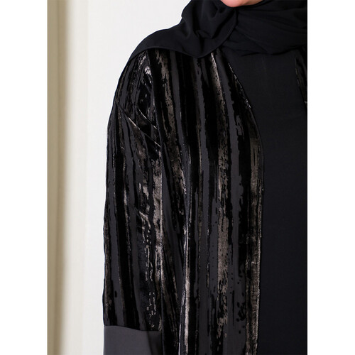 عبايه نص كلوش مخمل مموج