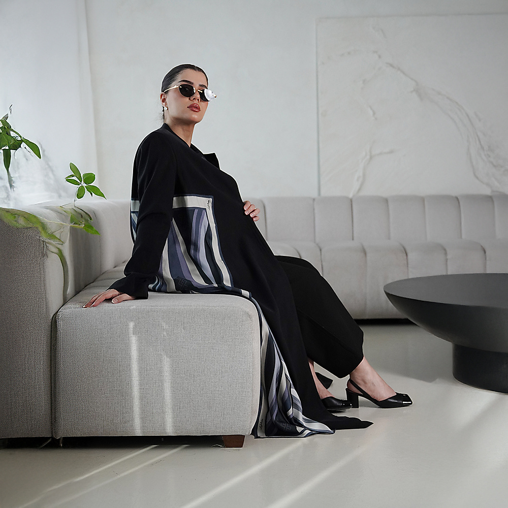 بليزر AMEIRI الأسود الفاخر