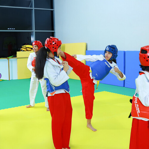 فئة البنات-سبت - اثنين - اربعاء (07:00PM-07:50PM)