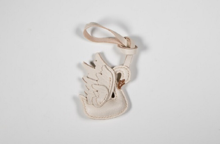 SWAN CHARM - WHITE