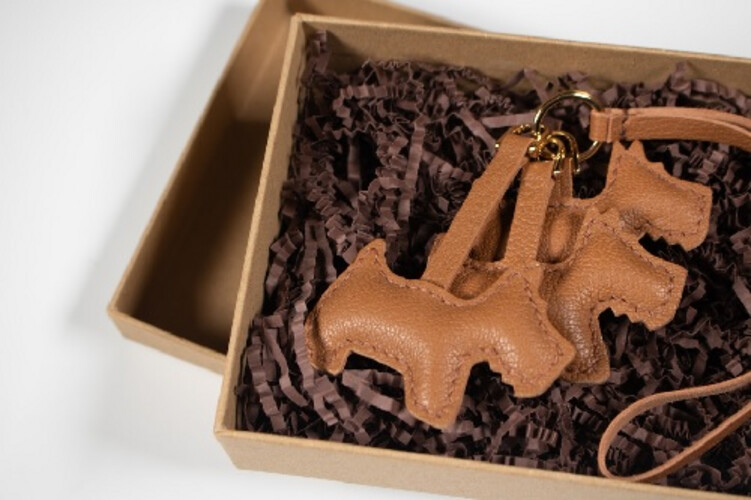 TRIPLE SCHNAUZER CHARM- BROWN