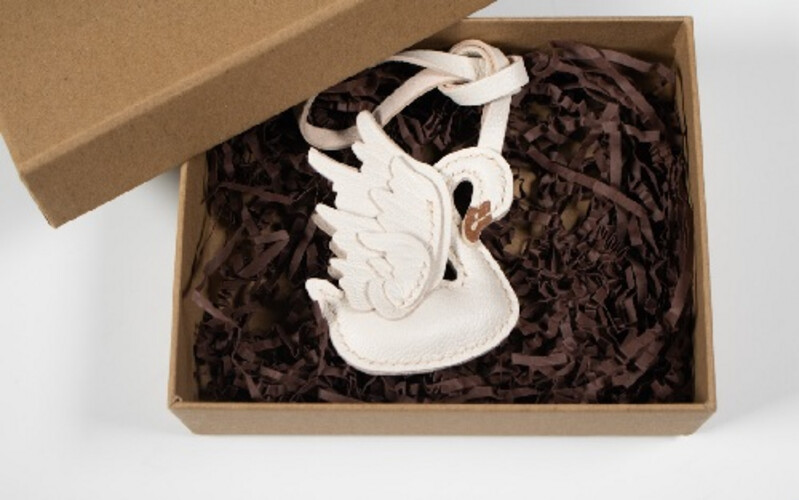 SWAN CHARM - WHITE