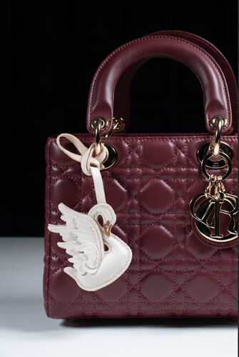 SWAN CHARM - WHITE