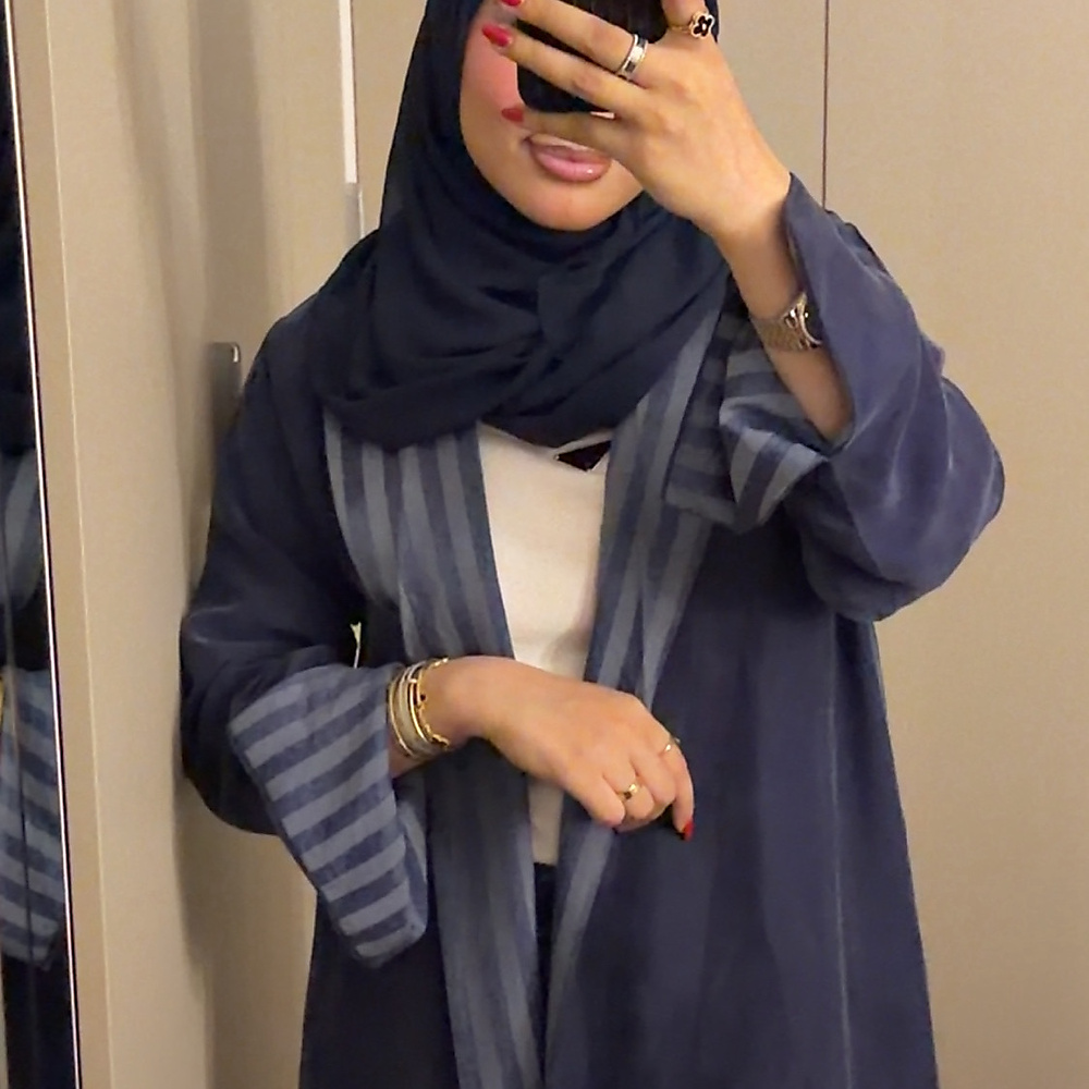 stripes عباية