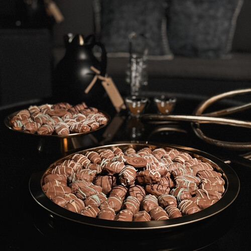 Stuffed Majdool dates covered in Belgian milk chocolate - Large plate
