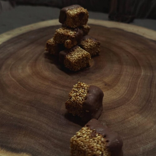 Sugar free samsamia with milk chocolate