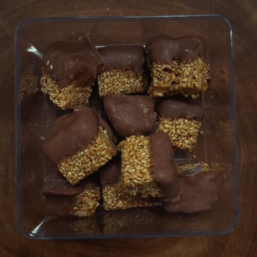 Sugar free samsamia with milk chocolate