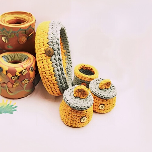 Crochet tray set with 3 baskets
