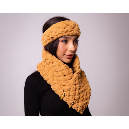 Heinecke neck turmeric color
