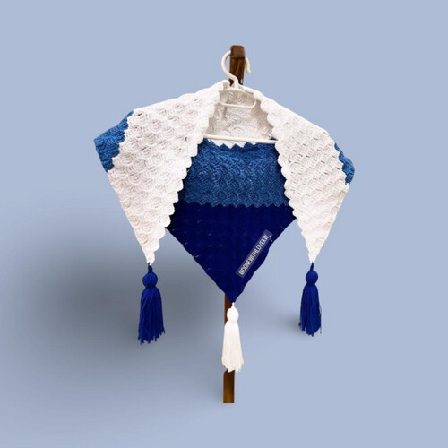 Distinguish yourself by wearing a crochet neck scarf
