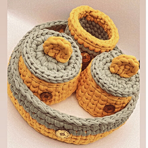 Crochet tray set with 3 baskets