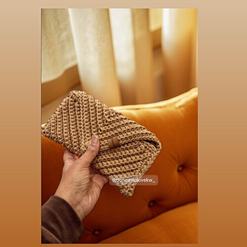 Distinctive handmade handbag for Ramadan, golden color