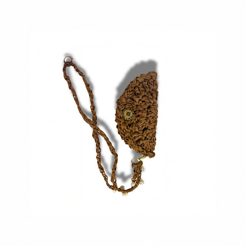 Crochet eyeglass case with raffia thread and pearls