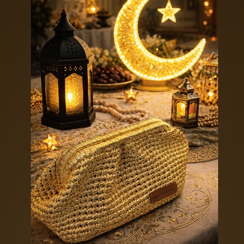 Gold clutch bag for occasions