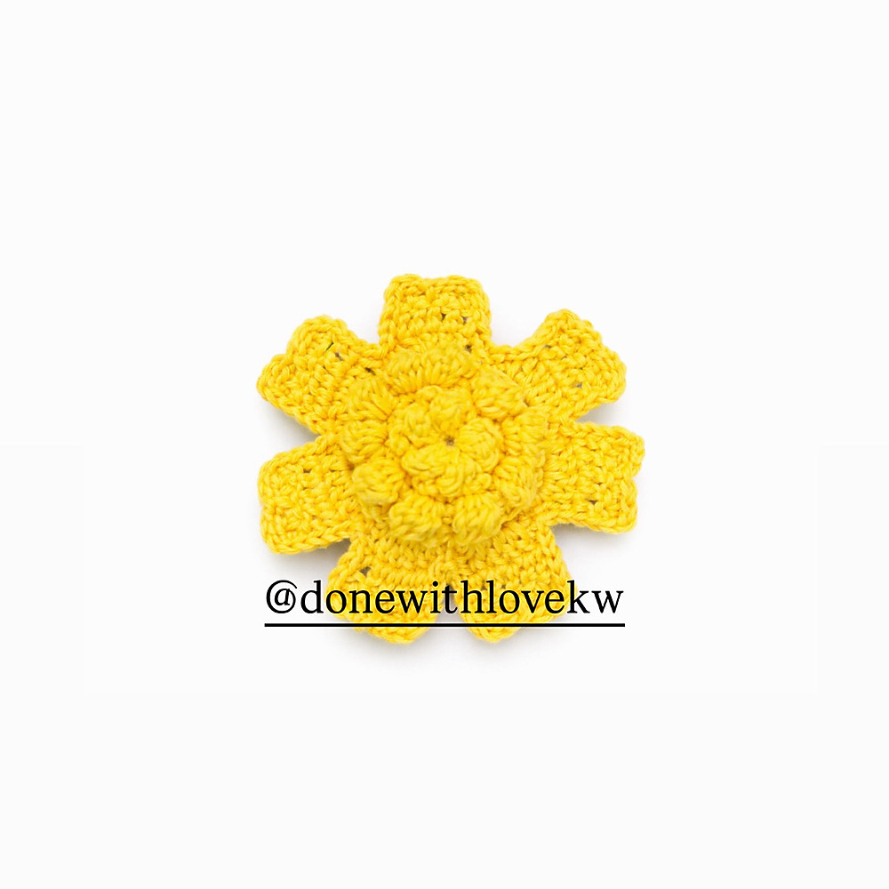 Arfaj Flower Crochet Brooch – Handmade 🌼🇰🇼