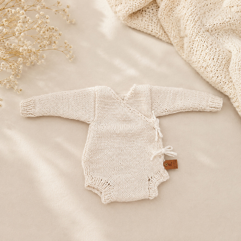 Handmade Knitted Newborn Set – 3 Pieces 🤍