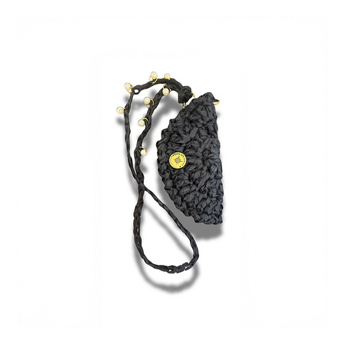 Crochet eyeglass case with raffia thread and pearls