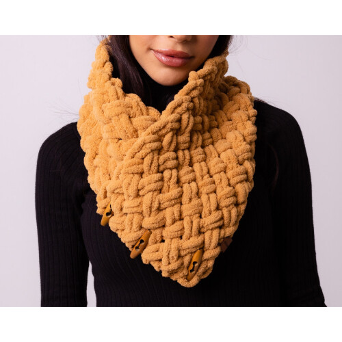 Heinecke neck turmeric color
