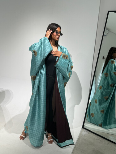 B- Abaya