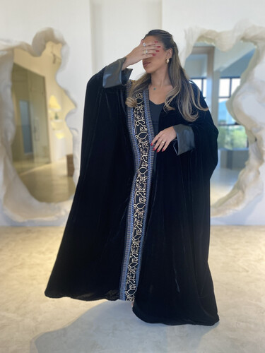 Velvet abaya