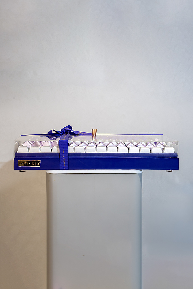 BIG LUXURY CHOCOLATE TRAY ( BLUE  )