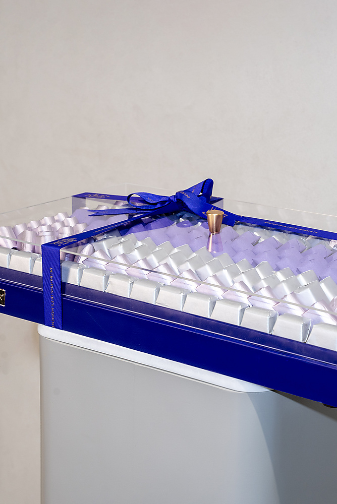 BIG LUXURY CHOCOLATE TRAY ( BLUE  )