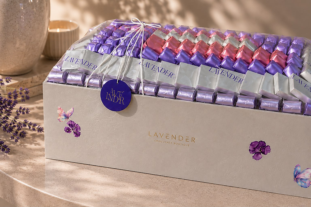 صينية شوكلت مستطيلة رمادية مطرزة