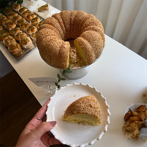 Large Aqaili Cake