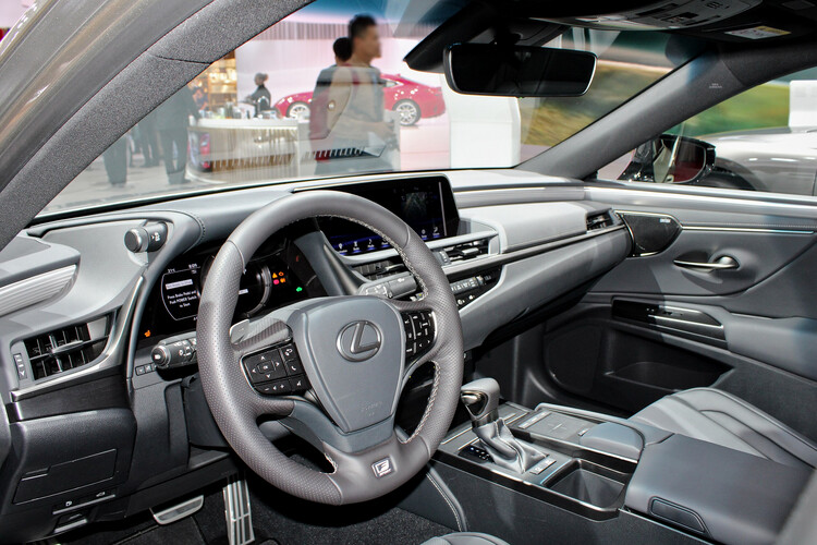 Lexus ES 2018-2025