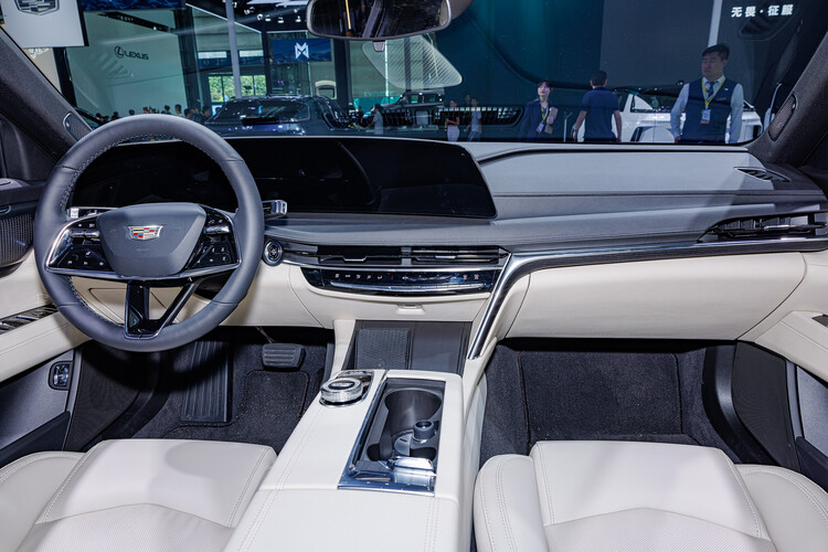 Cadillac CT6 2023-2026