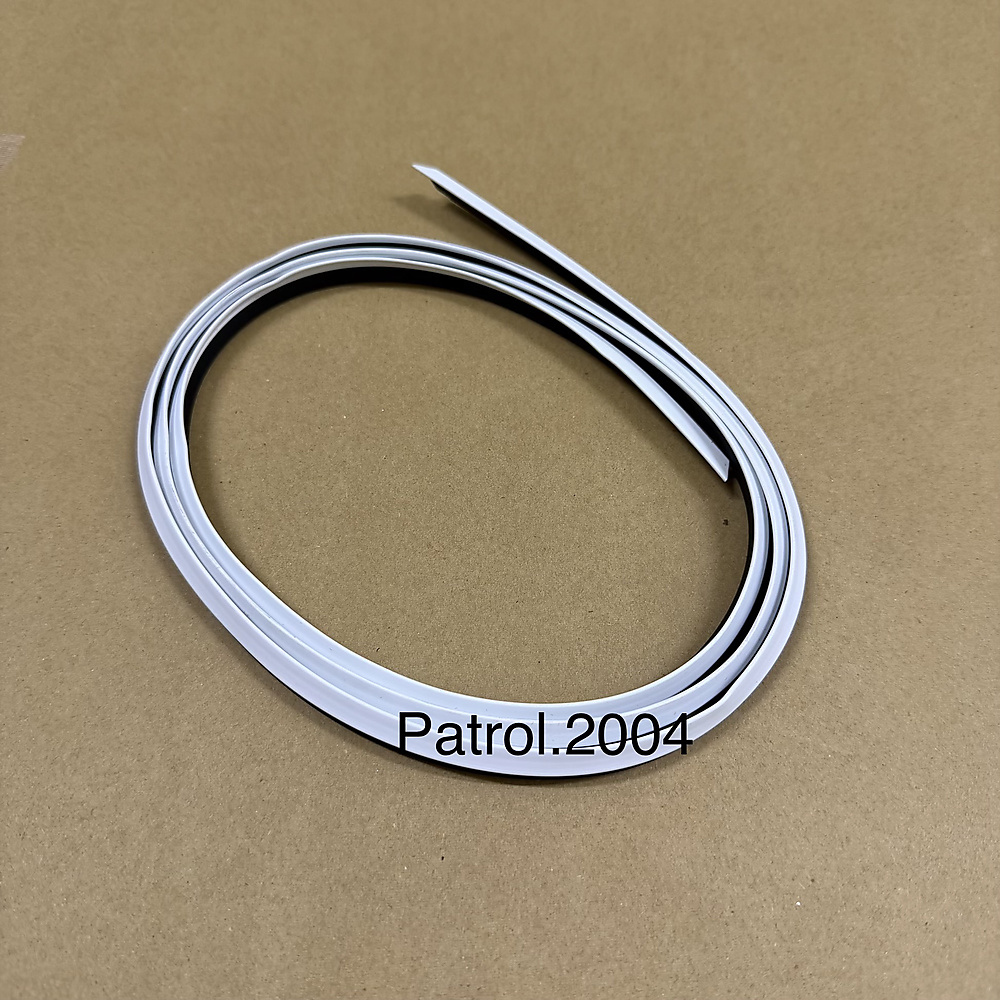 طقم ربل السفاري اللون ابيض 2004/98