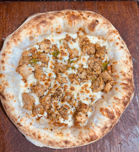 Chicken pizza with or without vegetables, as you choose