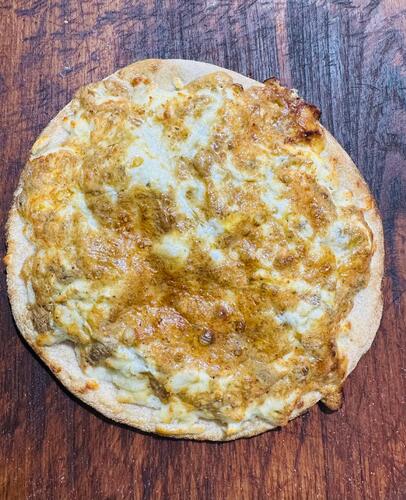 Eggs with halloumi, a light dough