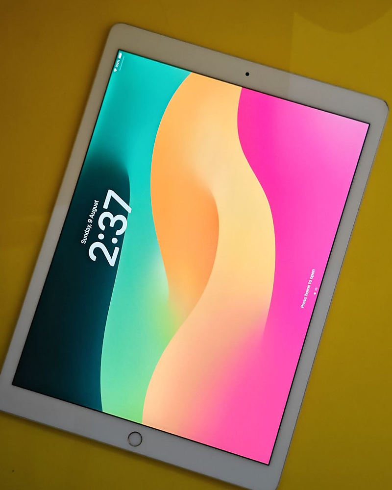 iPad Pro 12.9-inch (2nd Gen) 64GB Silver – Battery 92% Used Like New