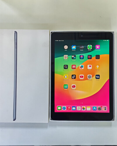 iPad 6th 32GB Gray used like new