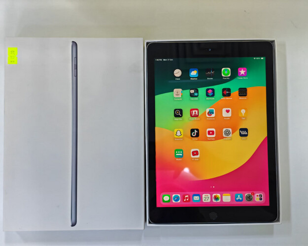 iPad 6th 32GB Gray used like new