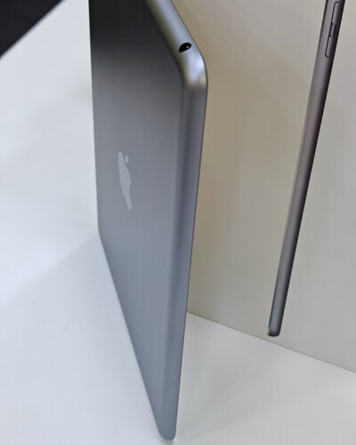 iPad 6th 32GB Gray used like new