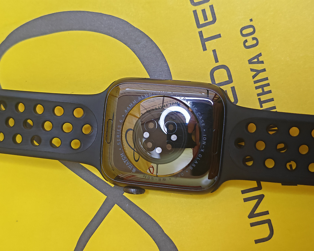 Apple Watch Series 6 44mm Space Gray Aluminum (Nike) – Used Like New