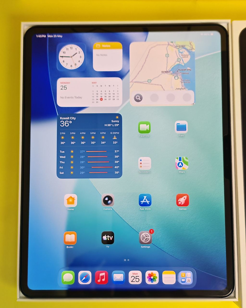 iPad Pro 13-inch M5 512GB Space Black 100% Battery Used Like New