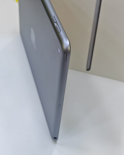 iPad 6th 32GB Gray used like new