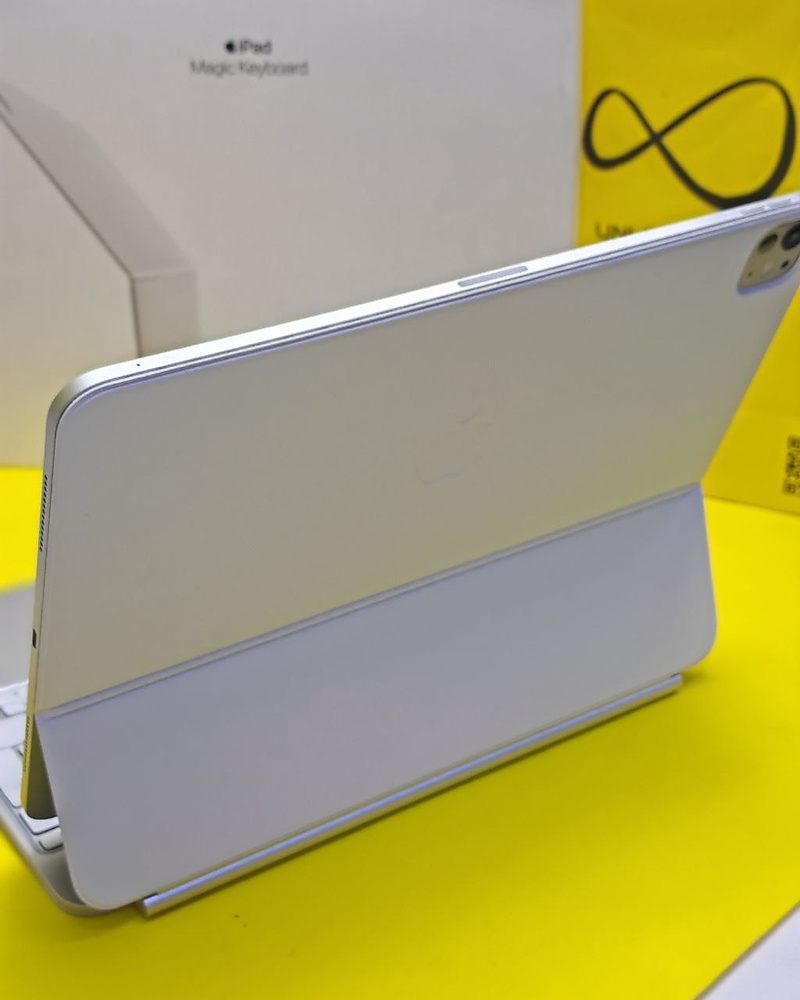 Apple Magic Keyboard 13 M4/M5 White – Used Like New